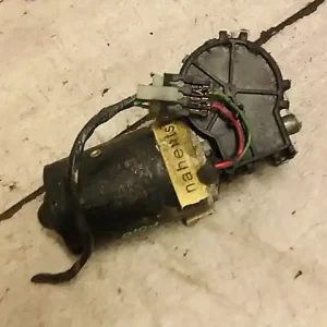 Rendeld meg most VW POLO VARIANT 97-01 Ablaktörlő motor első kombibontott alkatrész