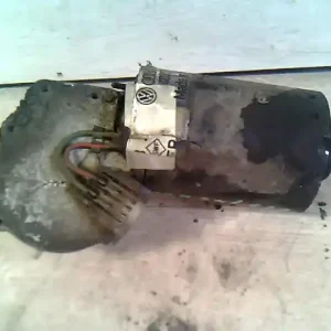 VW T4 -96 Ablaktörlő motor első bontott alkatrész Olcsó