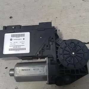 Kihagyhatatlan ajánlat VW TOUAREG 02.11-10.05 Bal első ablakemelő motor bontott alkatrész