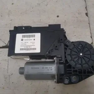 Vedd meg most VW TOUAREG 02.11-10.05 Jobb hátsó ablakemelő motor bontott alkatrész