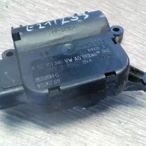 Kihagyhatatlan ajánlat VW Touran 2003.04.01-2006.11.30 Fűtésszabályzó zsalu állító motor bontott alkatrész