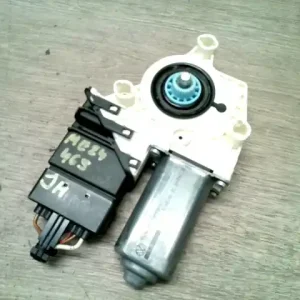 VW Touran 2003.04.01-2006.11.30 Jobb hátsó ablakemelő motor bontott alkatrész Alacsony ár