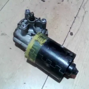 Olcsóbb VW VENTO Ablaktörlő motor első bontott alkatrész