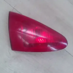 Olcsóbb ALFA ROMEO 147 00.10-04.10 Bal belső hátsó lámpa 3 ajtós bontott alkatrész