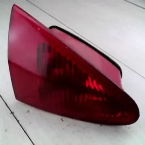 Népszerű ALFA ROMEO 147 00.10-04.10 Bal hátsó lámpabelső bontott alkatrész