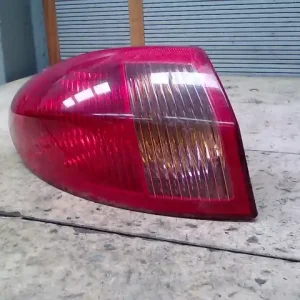 Gyors kiszállítás ALFA ROMEO 147 00.10-04.10 Bal hátsó lámpa 3 ajtós bontott alkatrész