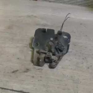 Vásárlói kedvenc ALFA ROMEO 156 97-03 Csomagtérajtó zárszerkezet combi bontott alkatrész