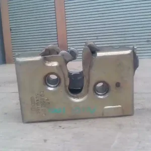 AUDI 100 82-90 Bal hátsó ajtó zárszerkezet mechanikus 4 ajtós bontott alkatrész Exkluzív ajánlat