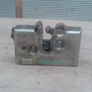 Kihagyhatatlan ajánlat AUDI 100 82-90 Jobb hátsó ajtó zárszerkezet mechanikus 4 ajtós bontott alkatrész