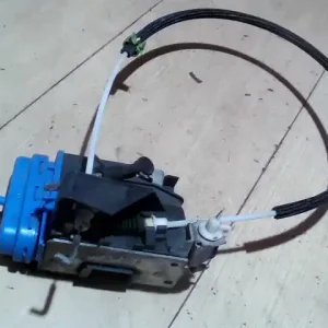 AUDI 100 90-94 Bal hátsó ajtó zárszerkezet központi záras bontott alkatrész Vásárlói kedvenc