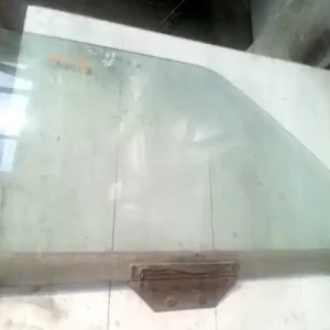 Ingyenes szállítás AUDI 80 78-86 Jobb első ajtóüveg 4 ajtósbontott alkatrész