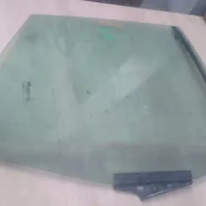 AUDI 80 86-91 Jobb hátsó ajtóüveg bontott alkatrész Alacsony ár