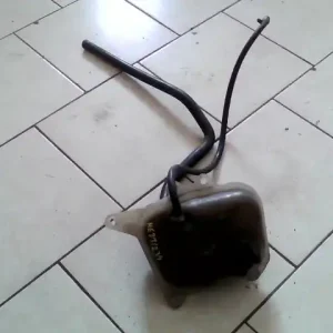 AUDI 80 86-91 Kiegyenlítő tartály bontott alkatrész Gyors kiszállítás