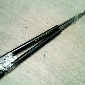 AUDI A3 96-00 Csomagtérajtó kitámasztó teleszkóp pár bontott alkatrész Gyors szállítás