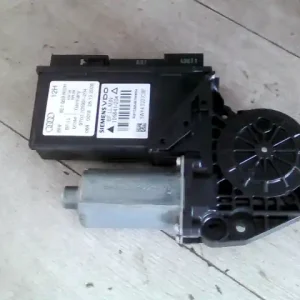 AUDI A4 05-08 Jobb első ablakemelő motor bontott alkatrész Utolsó esély