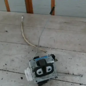 Ajánlat AUDI A4 94-98 Bal első ajtó zárszerkezet központi záras bontott alkatrész