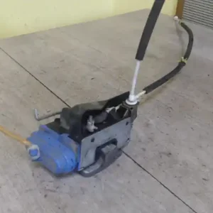 Szezonális akció AUDI A4 94-98 Bal hátsó ajtó zárszerkezet központi záras 4 ajtós bontott alkatrész