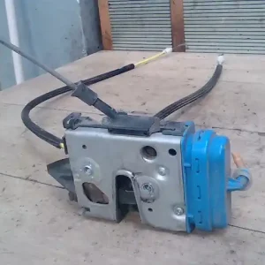 AUDI A4 94-98 Bal hátsó ajtó zárszerkezet mechanikus 4 ajtós bontott alkatrész Bestseller