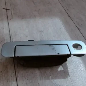 Rendeld meg most AUDI A4 94-98 Bal első külső kilincs 5 ajtós dugózár nélkül bontott alkatrész