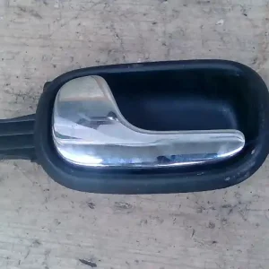 Alacsony ár AUDI A4 94-98 Bal hátsó belső kilincs 4 ajtós bontott alkatrész