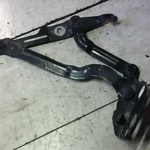 Ajánlat AUDI A4 94-98 Csomagtérajtó jobb ajtózsanér 4 ajtós bontott alkatrész