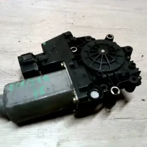 Kihagyhatatlan ajánlat AUDI A4 94-98 Jobb első ablakemelő motor bontott alkatrész