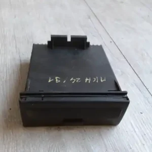 Gyors kiszállítás AUDI A4 94-98 Tároló rekesz első bontott alkatrész