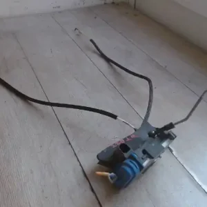 Végkiárusítás AUDI A4 98-01 Jobb hátsó ajtó zárszerkezet központi záras kombi bontott alkatrész