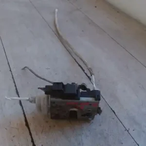 Gyors kiszállítás AUDI A4 98-01 Jobb első ajtó zárszerkezet központizáras kombi bontott alkatrész