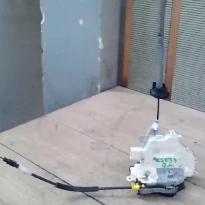 Akció AUDI A6 2014.10.01-18.05.31 Bal hátsó ajtó zárszerkezet központi záras kombi bontott alkatrész