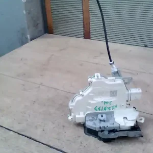 Kedvezmény AUDI A6 2014.10.01-18.05.31 Jobb hátsó ajtó zárszerkezet központi záras kombi bontott alkatrész