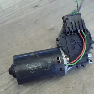 Kiárusítás AUDI A6 94-97 Ablaktörlő motor első 2.6i bontott alkatrész