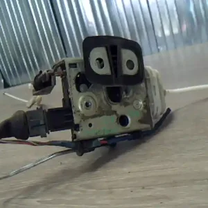 Gyors szállítás AUDI A6 94-97 Jobb első ajtó zárszerkezet mechanikus bontott alkatrész