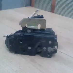 Újdonság AUDI A6 97-04 Jobb első ajtó zárszerkezet központizáras 4 ajtós bontott alkatrész