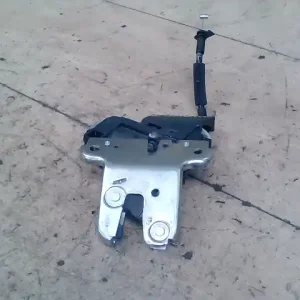 Utolsó esély AUDI A8 2003.01.01-2010.02.28 Csomagtér ajtó zárszerkezet 4 ajtós bontott alkatrész