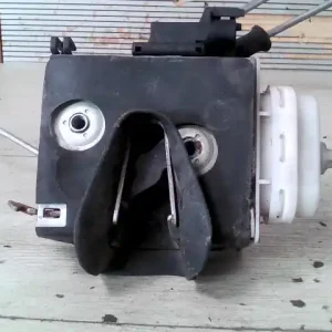 Kedvezmény AUDI A8 94.06-02.12 Bal első ajtó zárszerkezet központi záras bontott alkatrész