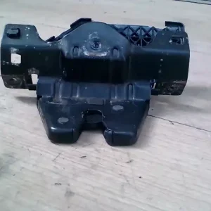 Biztonságos fizetés BMW 3 (E90, E91) 2005.03.01-2008.08.31 Csomagtér ajtó zárszerkezet bontott alkatrész