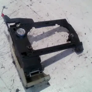 BMW 520 Bal első kilincsburkolat dugózárral bontott alkatrész Árcsökkenés