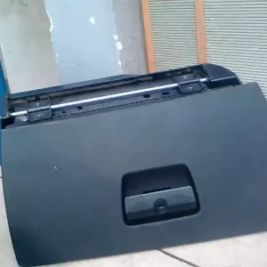 Kihagyhatatlan ajánlat BMW 3 (E90, E91) 2005.03.01-2008.08.31 Kesztyűtartó bontott alkatrész