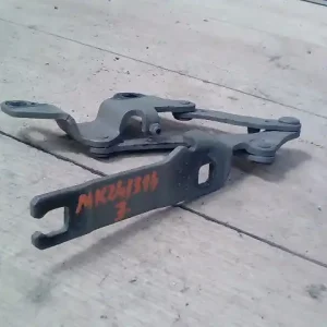 BMW 3 (E90, E91) 2005.03.01-2008.08.31 Motorháztető jobb zsanér bontott alkatrész Gyors kiszállítás