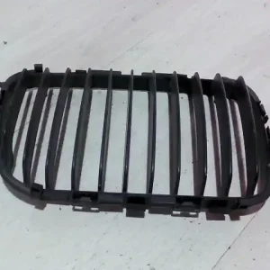 Vedd meg online BMW E36 89-00 Hűtőrács díszrács jobb bontott alkatrész