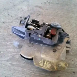 Kiárusítás BMW E36 89-00 Jobb hátsó ajtó zárszerkezet mechanikus bontott alkatrész