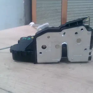 Outlet BMW E46 98-05 Jobb hátsó ajtó zárszerkezet központi záras 4 ajtós bontott alkatrész