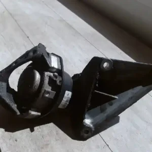 Gyors kiszállítás BMW E65 02.09.01-08.09.30 Motortartó bak 3.0d bontott alkatrész