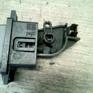 Különleges ajánlat BMW E65 02.09.01-08.09.30 Kesztyűtartó nyitóbontott alkatrész