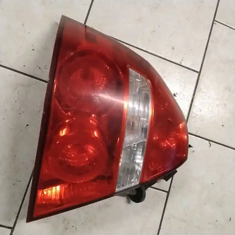 Vásárlói kedvenc CHEVROLET AVEO T250/255 06.01-11.12 Bal hátsó lámpa lépcsőshátú kivitel bontott alkatrész