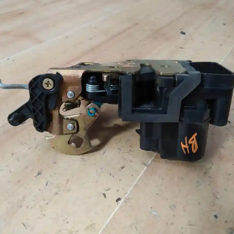 CHEVROLET AVEO T250/255 06.01-11.12 Bal hátsó ajtó zárszerkezet központi záras centrálos 4 ajtósbontott alkatrész Biztonságos fizetés