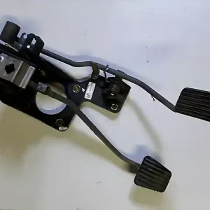 Alacsony ár CHEVROLET LACETTI Pedálsor gázpedál fékpedál kuplung pedál bontott alkatrész