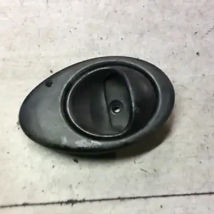 Azonnal elérhető CHEVROLET SPARK M200 05.05-10.02 Bal első belső kilincs bontott alkatrész