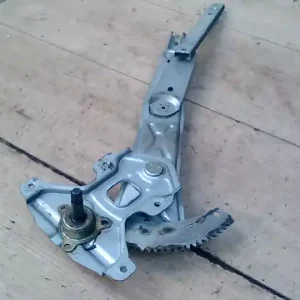 Vásárlói kedvenc CHEVROLET SPARK M200 05.05-10.02 Bal hátsó ablakemelő szerkezet mechanikus 5 ajtós bontott alkatrész